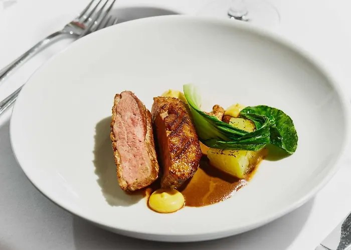 Отель Harvey's Point 4*